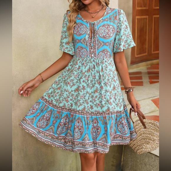 Boho floral print tie neck mini dress - Picture 4 of 6